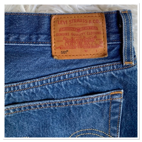 Levi’s 501 Classic Button Fly High Rise Raw Hem Cut Off Jean Shorts Blue 31 - Picture 7 of 11